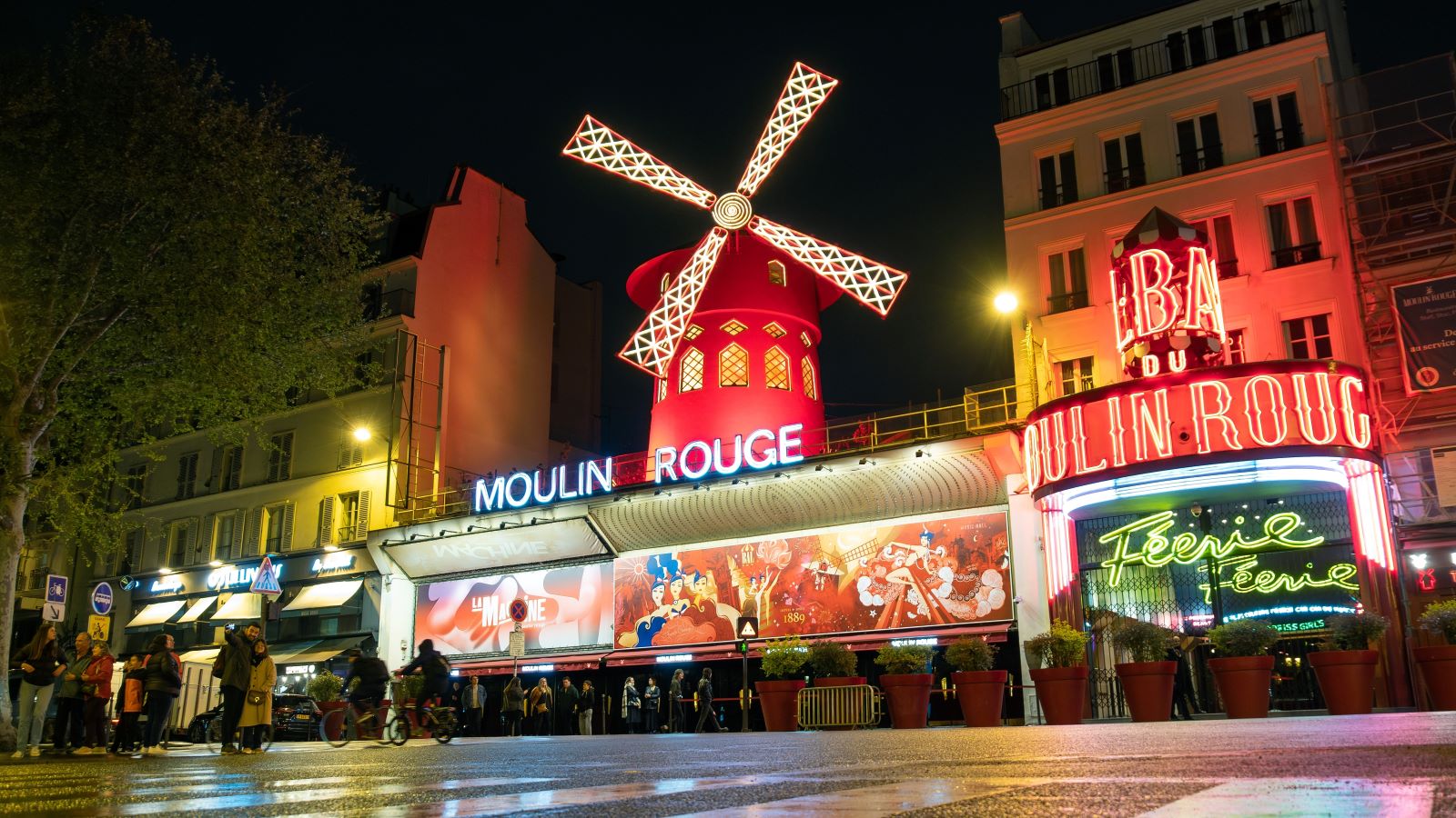 3 Moulin Rouge Shutterstock 2298760723