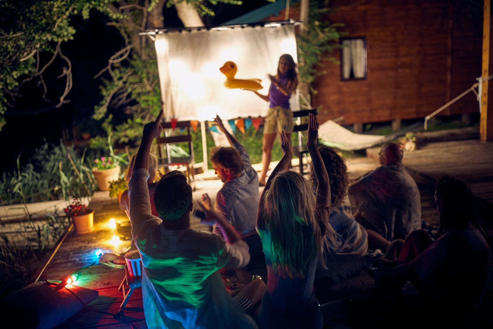 12 Fun Ideas for Fantastic Backyard Family Movie Night!