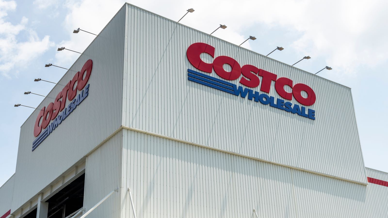 Shopping Smart at Costco: 10 Best Deals That Keep Your Wallet Happy